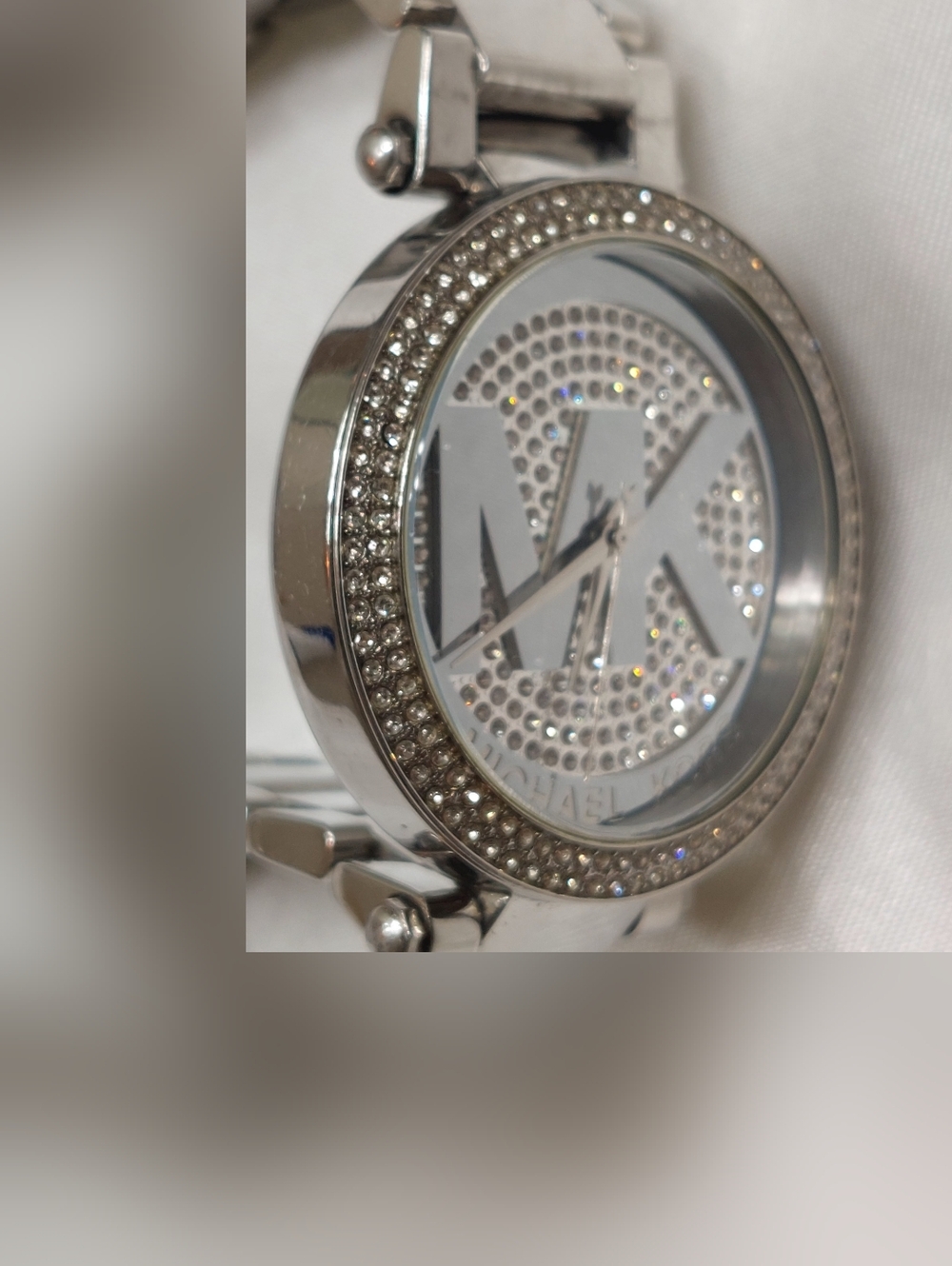Michael Kors- Silver Watch. - Picture 7 of 14